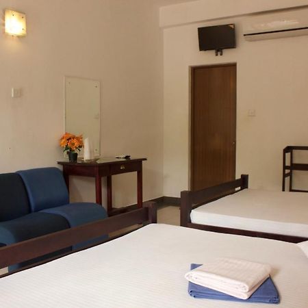 Hotel Senora Kataragama Buitenkant foto