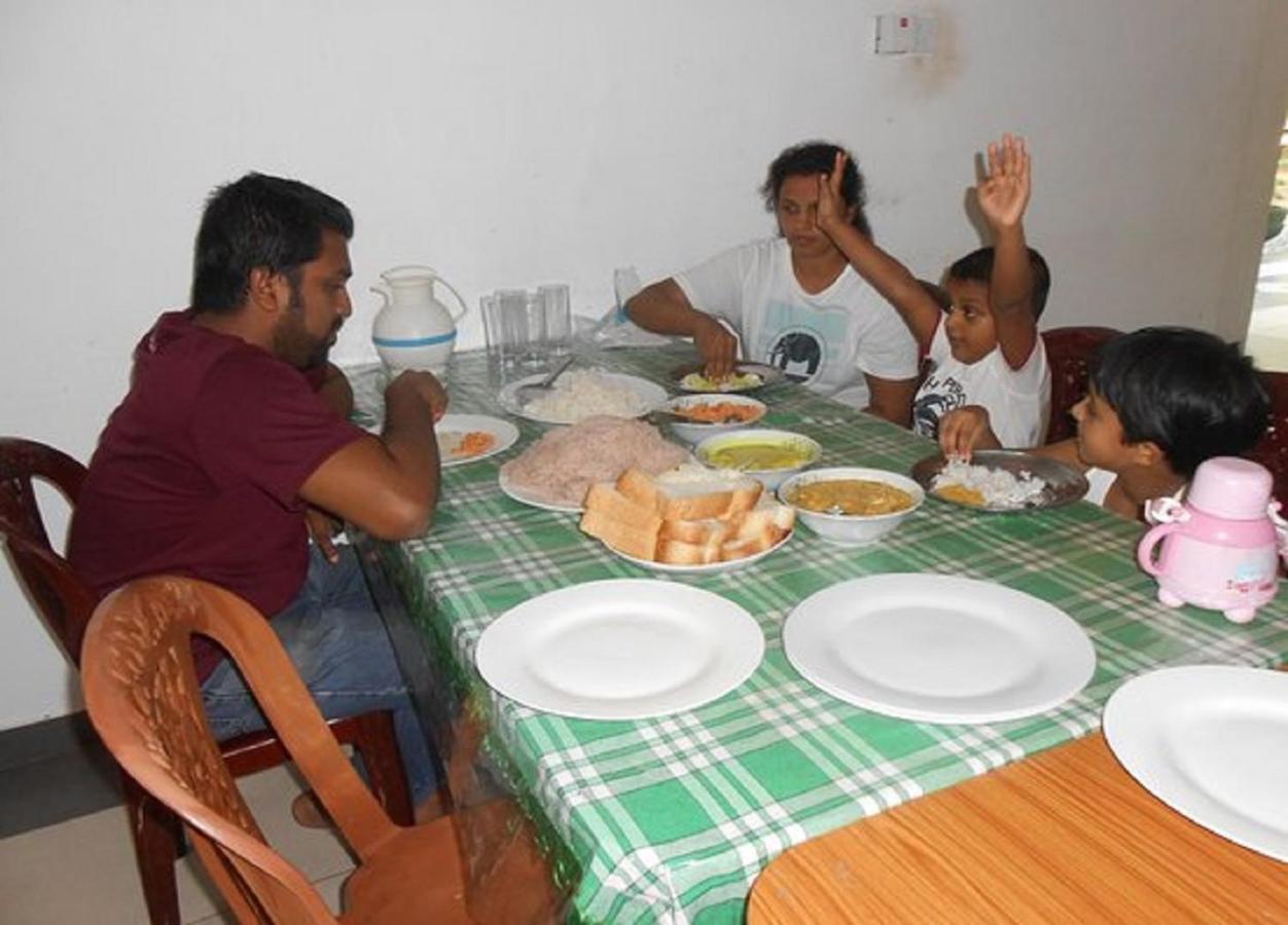 Hotel Senora Kataragama Buitenkant foto