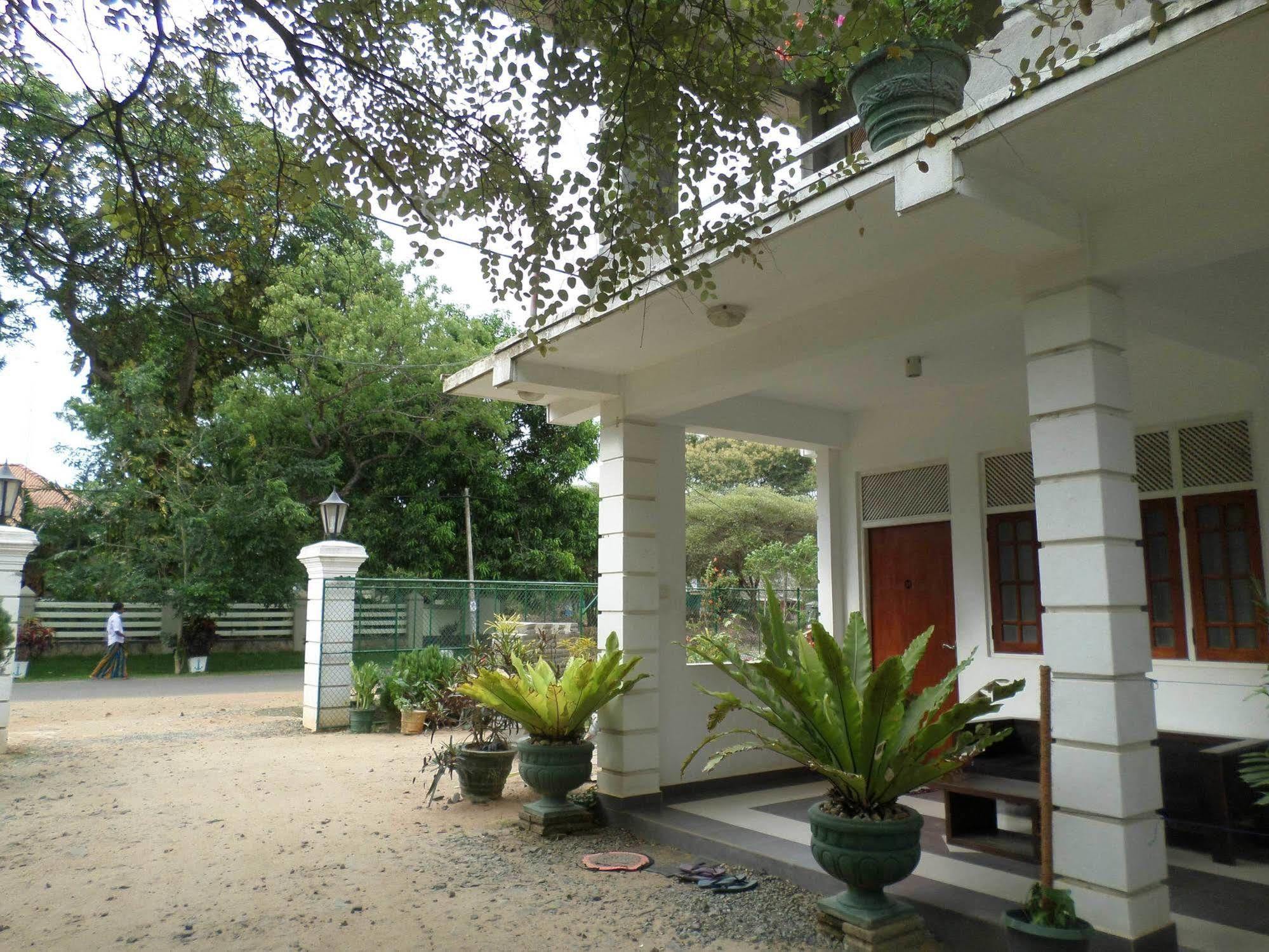 Hotel Senora Kataragama Buitenkant foto