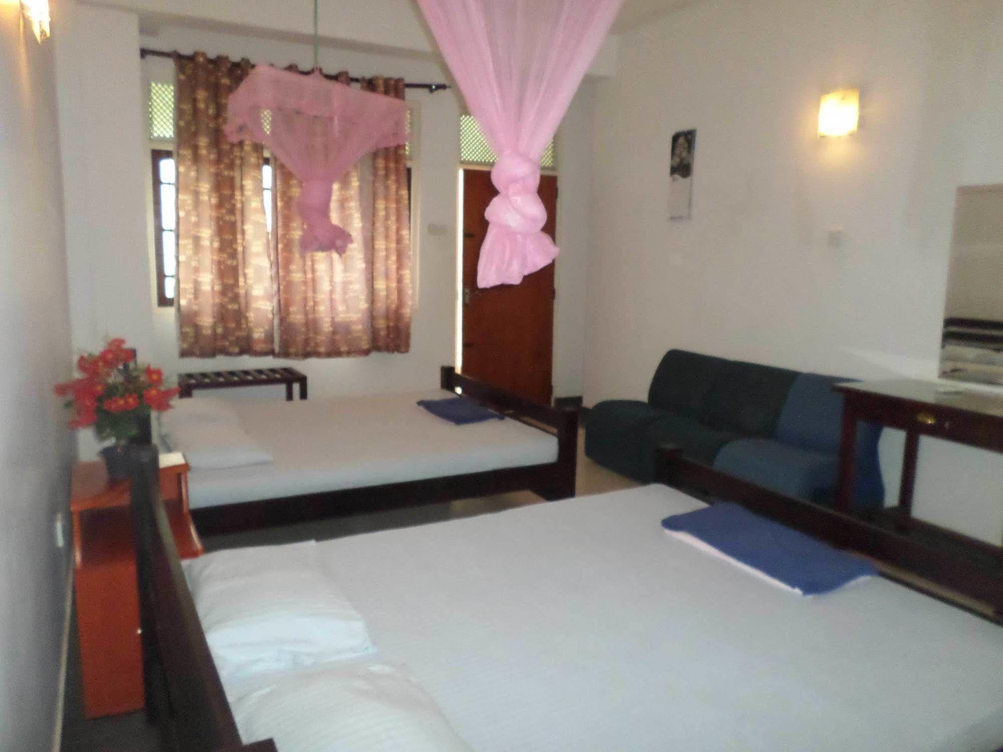 Hotel Senora Kataragama Buitenkant foto