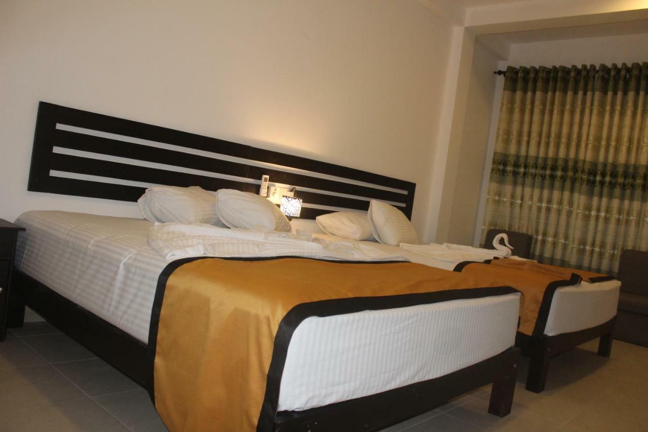 Hotel Senora Kataragama Buitenkant foto