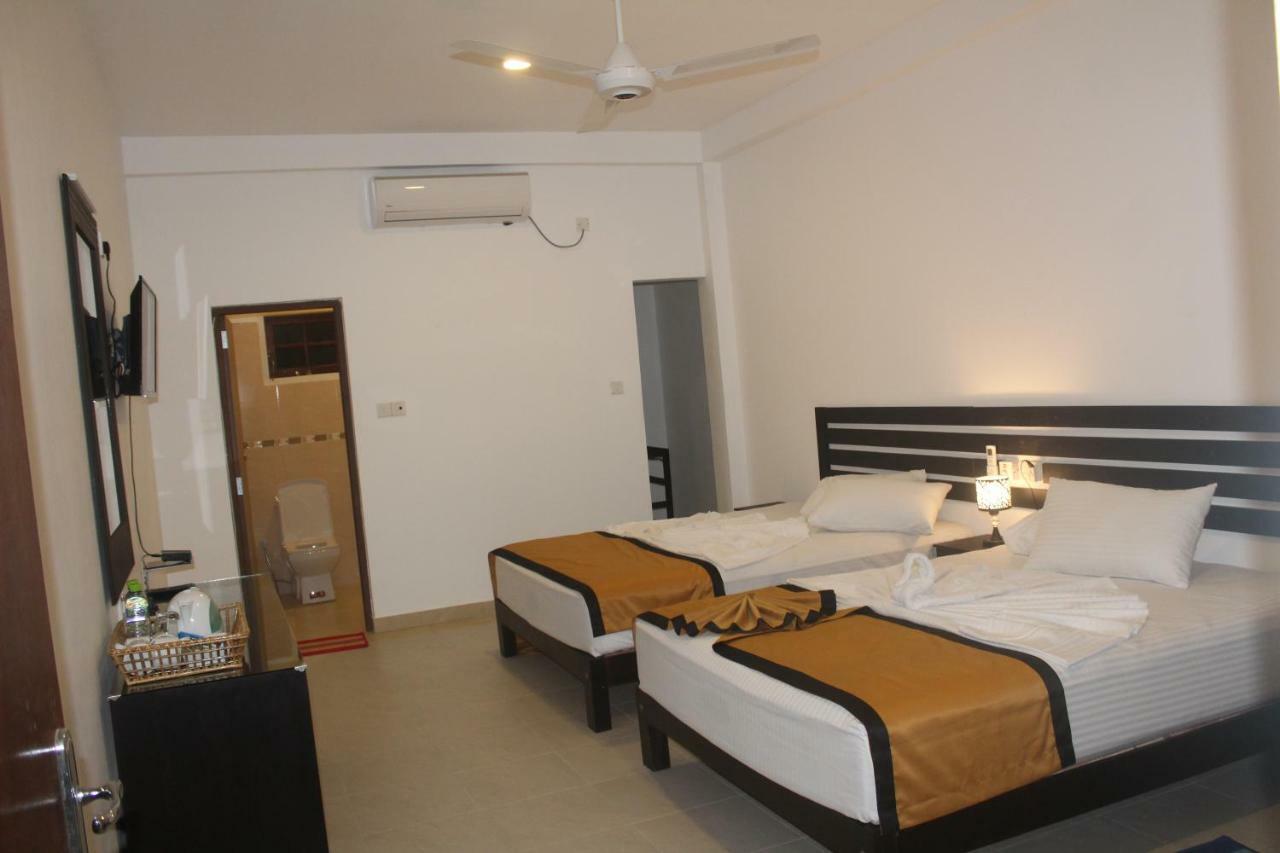 Hotel Senora Kataragama Buitenkant foto